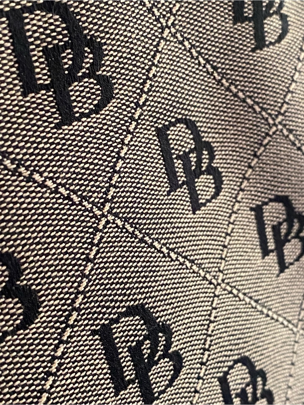 NWOT Dooney & Bourke Signature Monogram Tote Beige/Black Jacquard w/ Red Lining - Picture 2 of 16